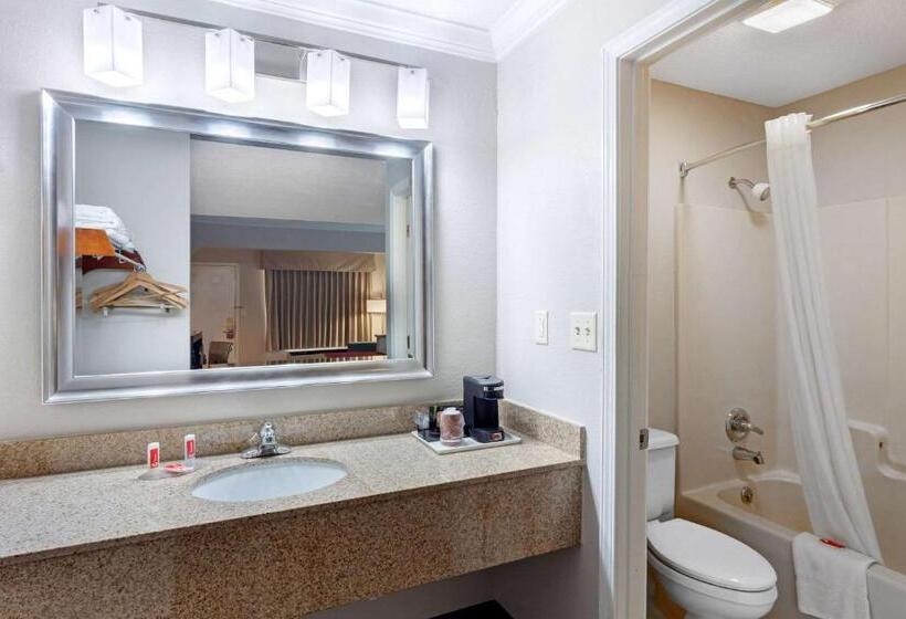 هتل Econo Lodge Byron  Warner Robins