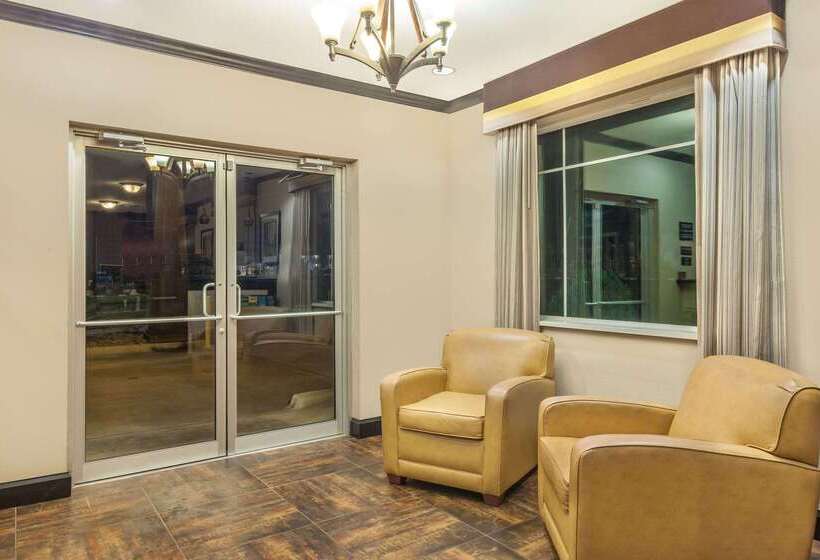 هتل Super 8 By Wyndham Center