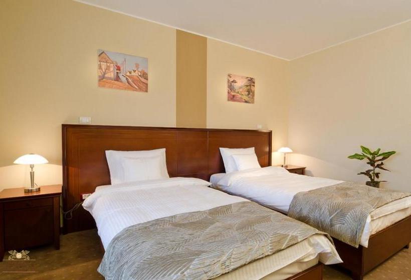 Garni Hotel Semlin B&b