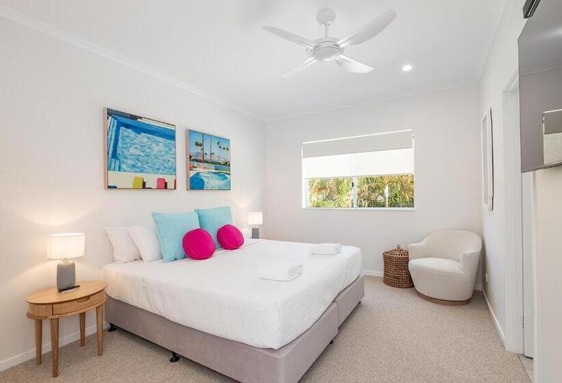 Отель Clearwater Noosa Resort