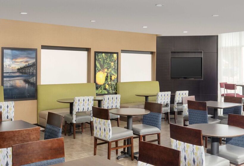 בית מלון כפרי Comfort Suites Lake City