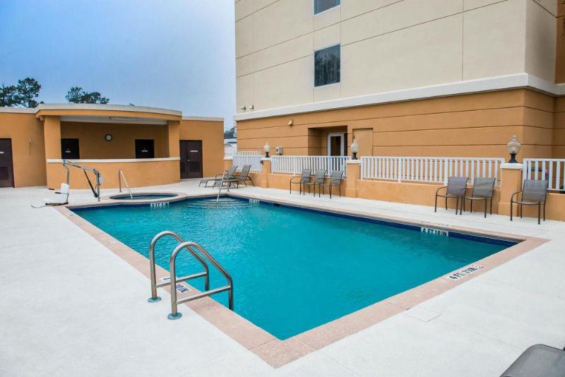 בית מלון כפרי Comfort Suites Lake City