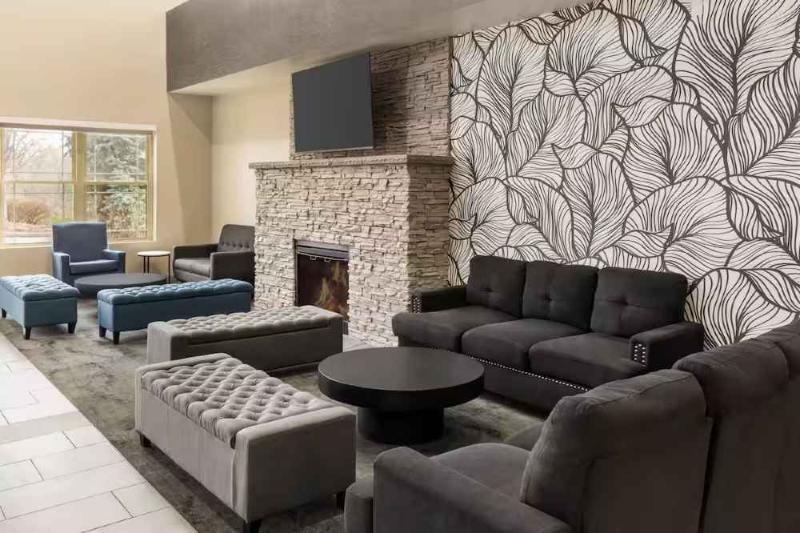 هتل La Quinta Inn & Suites by Wyndham Lake George