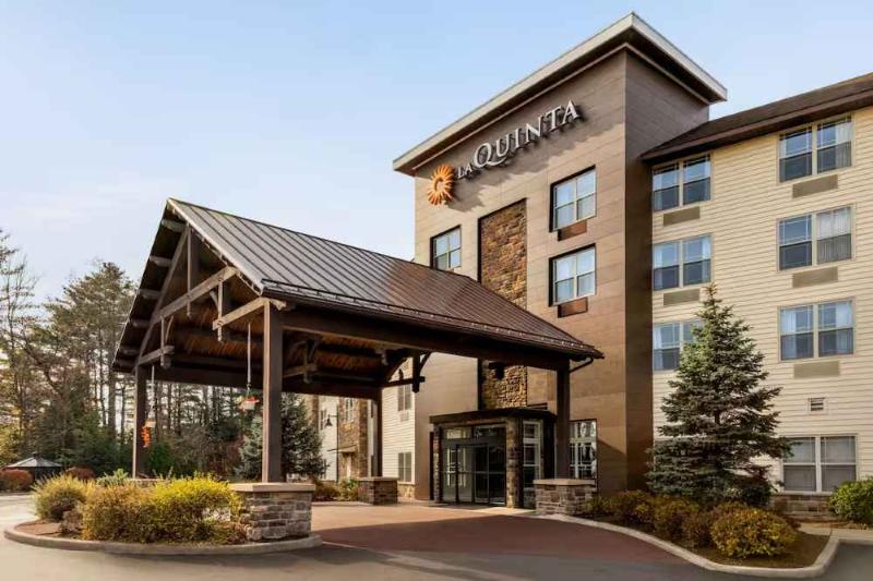 هتل La Quinta Inn & Suites by Wyndham Lake George