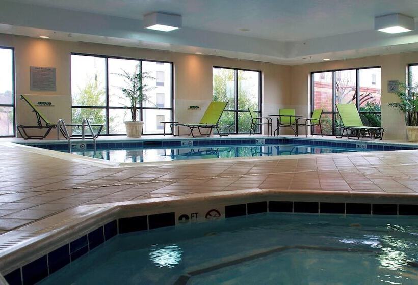 هتل Courtyard By Marriott Hickory