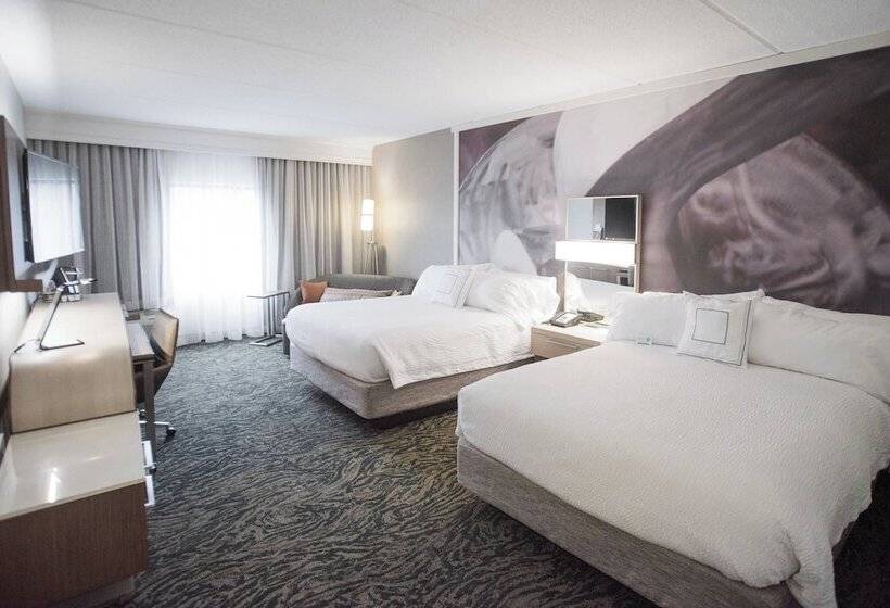 هتل Courtyard By Marriott Hickory