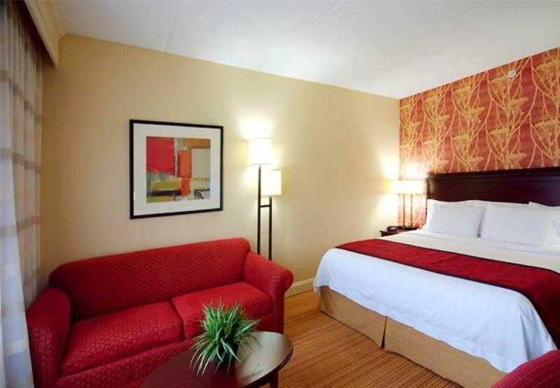 هتل Courtyard By Marriott Hickory