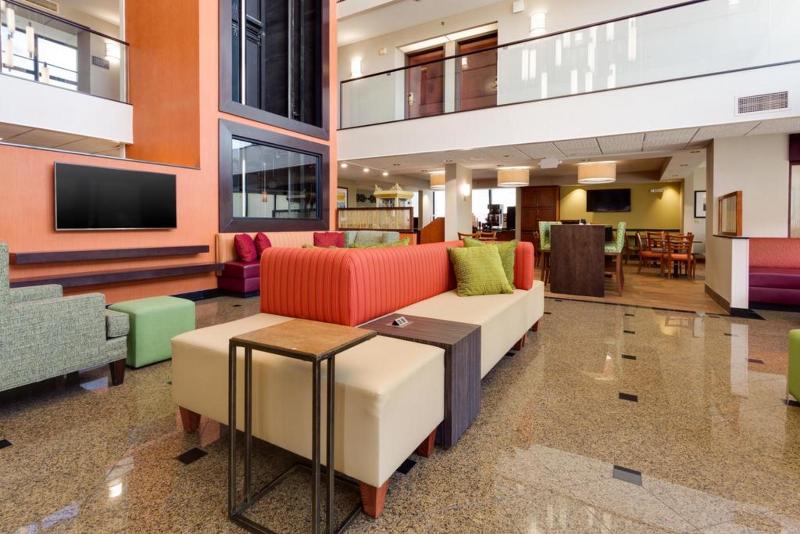 בית מלון כפרי Drury Inn & Suites Denver Tech Center