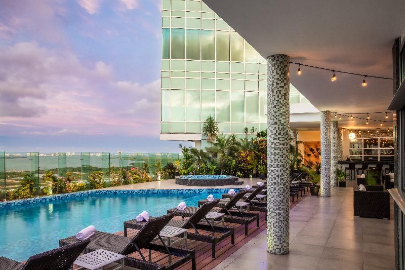 ホテル Fiesta Inn Cancun Las Americas