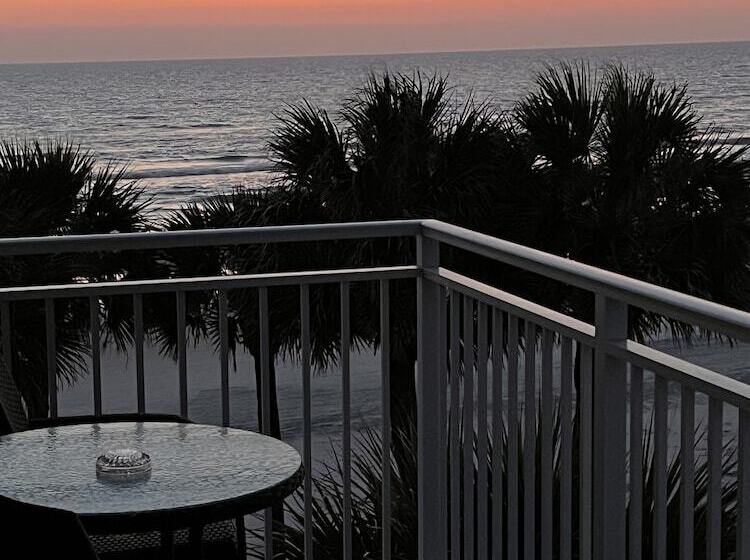 فندق Flamingo Inn Beachfront