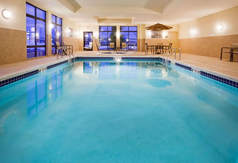 فندق Hampton Inn Fairmont