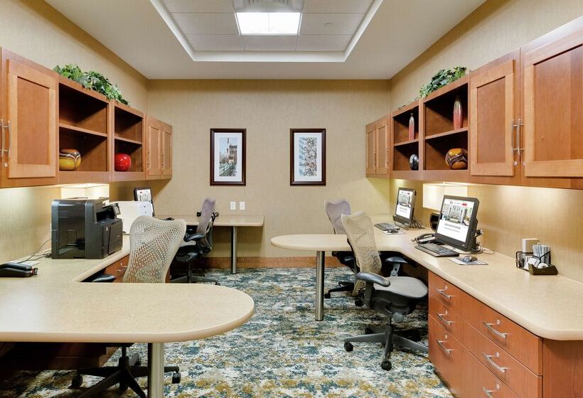 هتل Hilton Garden Inn Milwaukee Airport