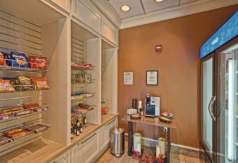 هتل Hilton Garden Inn Mt. Laurel