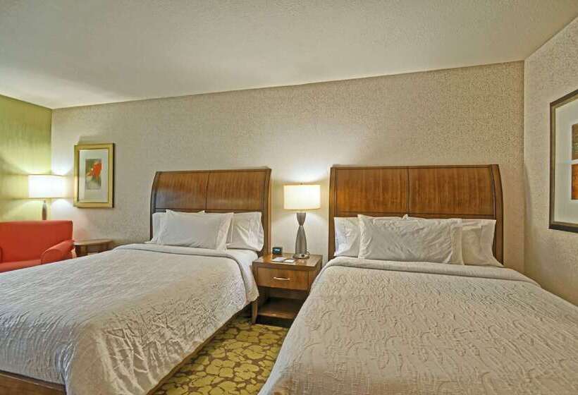 هتل Hilton Garden Inn Mt. Laurel