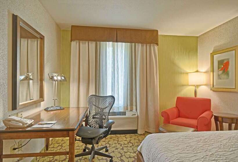 هتل Hilton Garden Inn Mt. Laurel