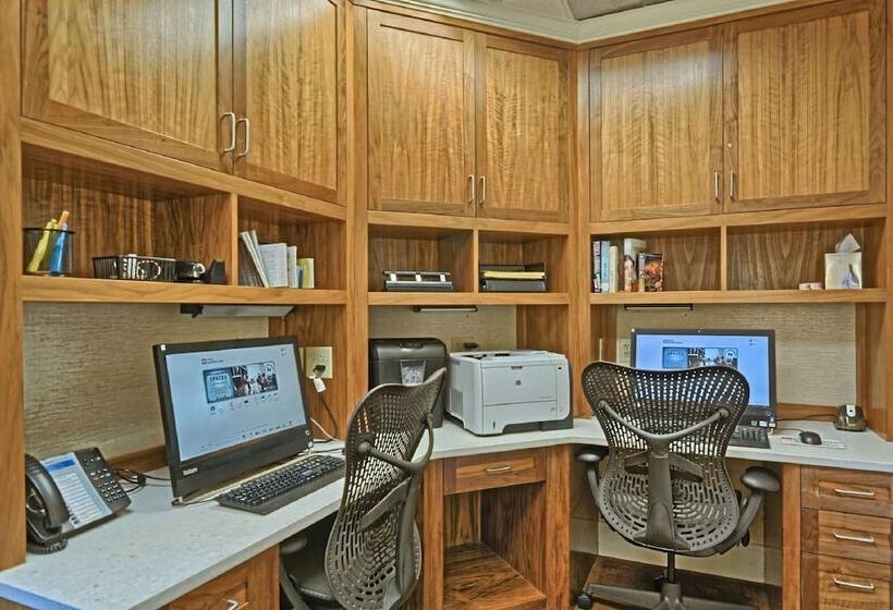 هتل Hilton Garden Inn Mt. Laurel