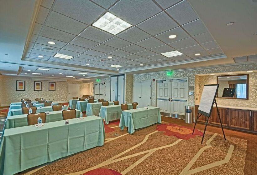 هتل Hilton Garden Inn Mt. Laurel