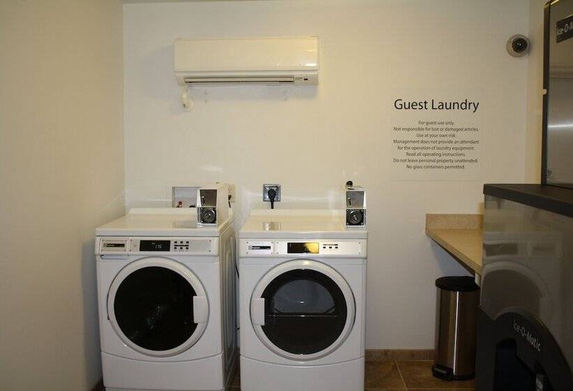 هتل Holiday Inn Express & Suites Sioux Falls Southwest, An Ihg