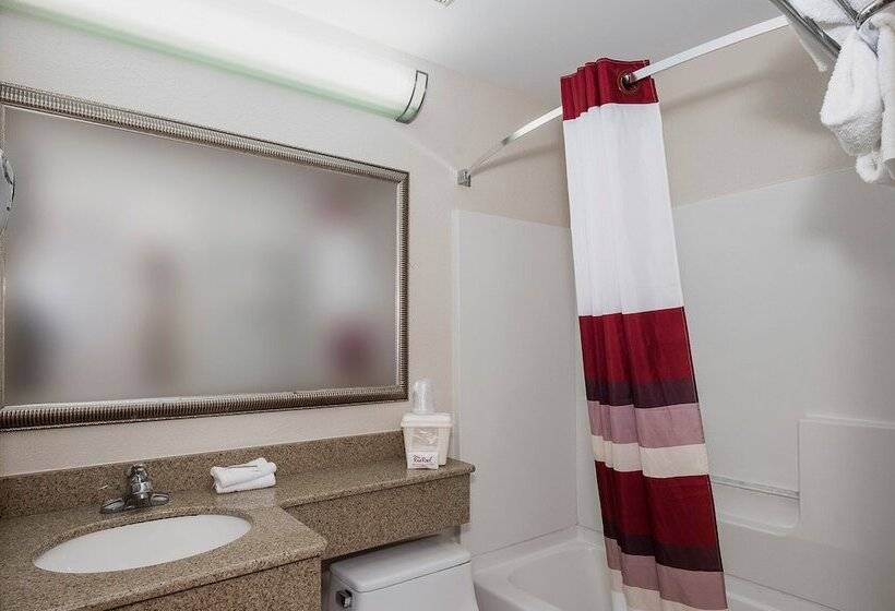 בית מלון כפרי Red Roof Inn & Suites Mt Holly  Mcguire Afb