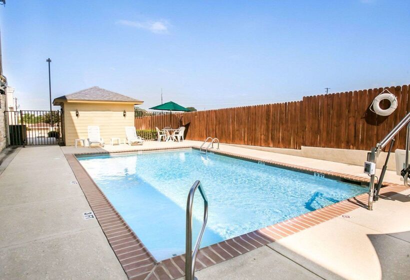 Отель Sleep Inn & Suites Near Palmetto State Park