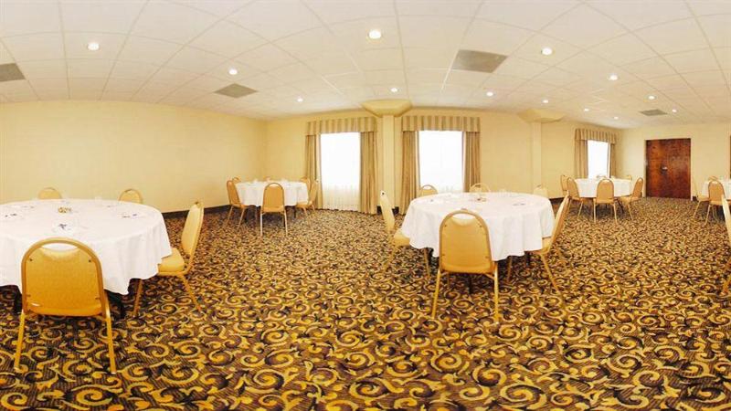 Отель Sleep Inn & Suites Near Palmetto State Park