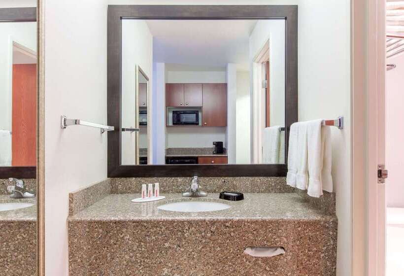 فندق Super 8 By Wyndham Lubbock West