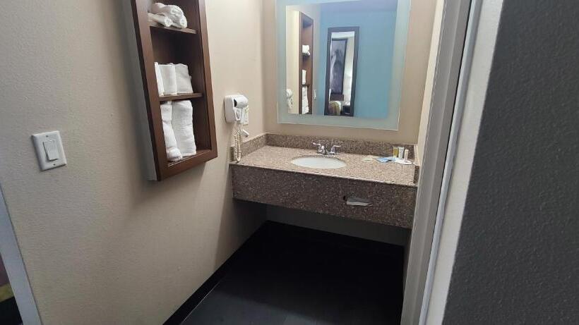 فندق Super 8 By Wyndham Lubbock West