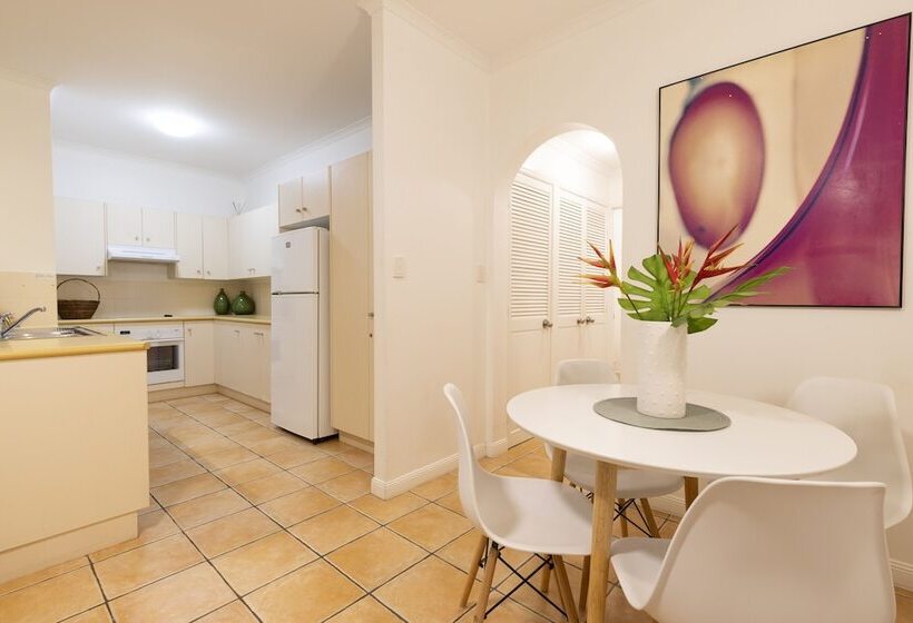 هتل The Mediterranean Port Douglas