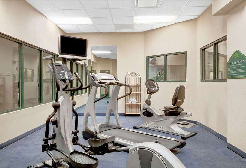 فندق Wingate By Wyndham Atlanta Fairburn