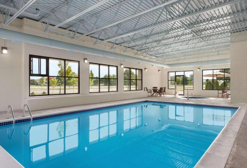 בית מלון כפרי Baymont By Wyndham Mt. Pleasant