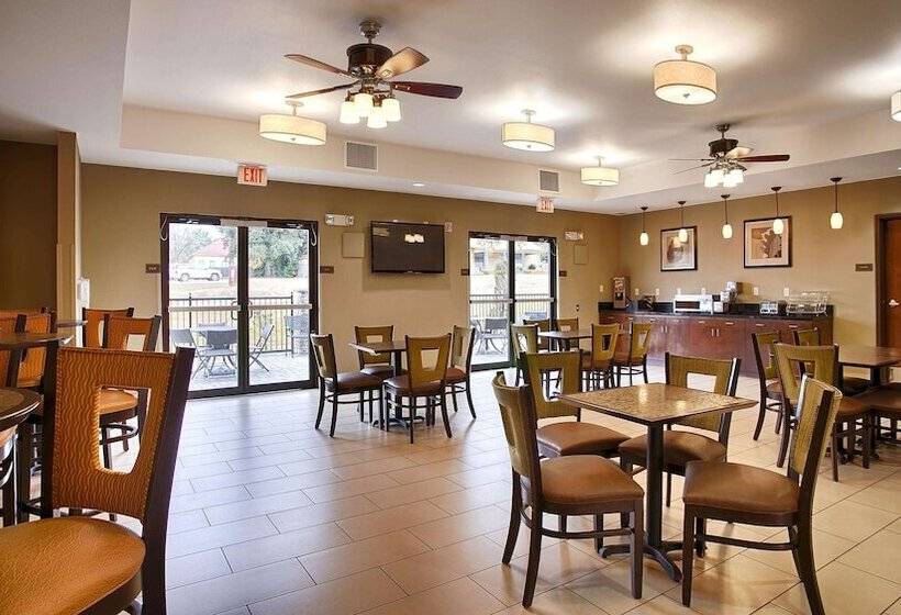 בית מלון כפרי Best Western Plus Desoto Inn & Suites