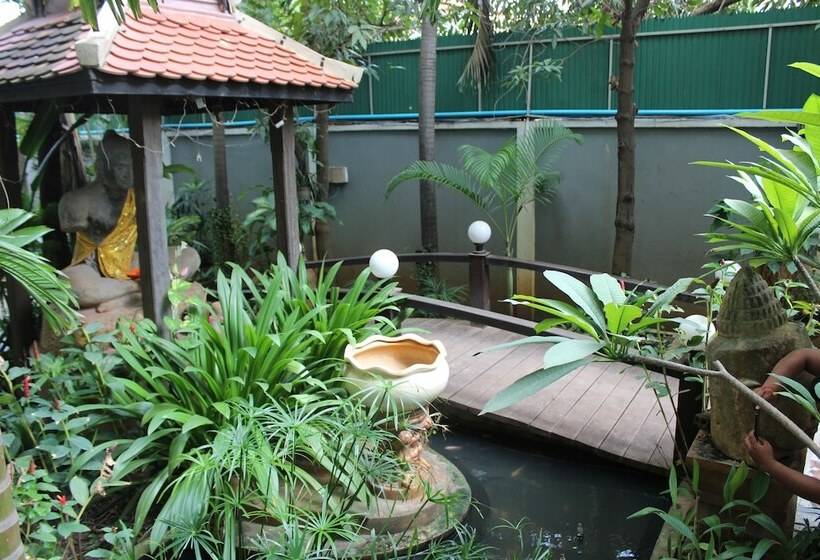 فندق Central Night