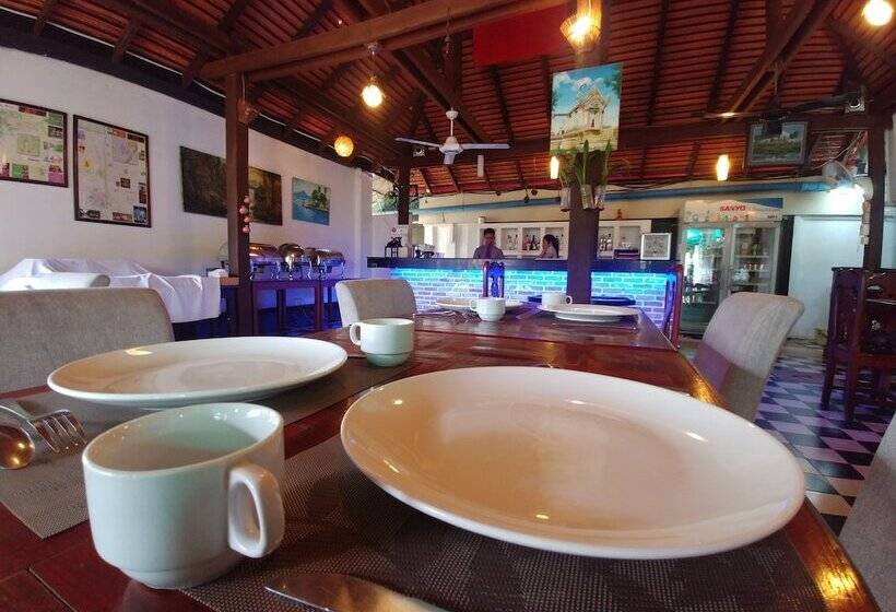 فندق Central Night