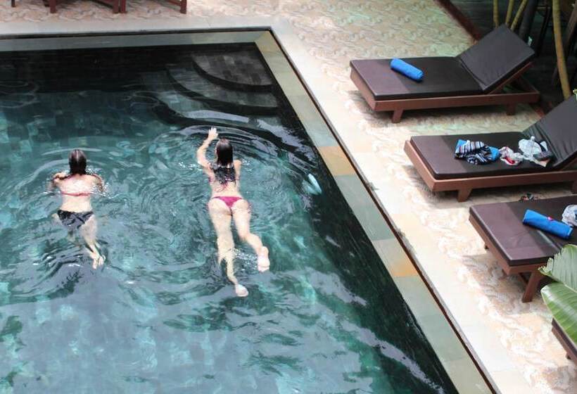 فندق Central Night