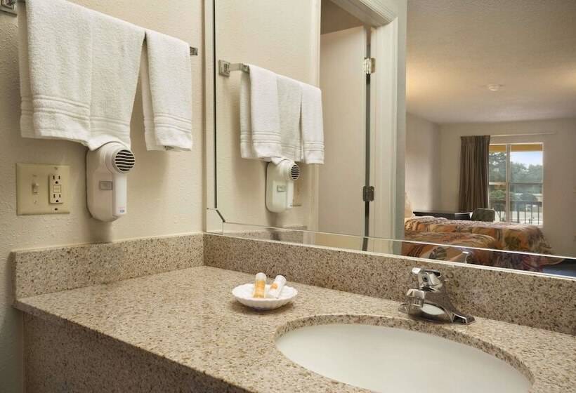 فندق Days Inn By Wyndham Alma
