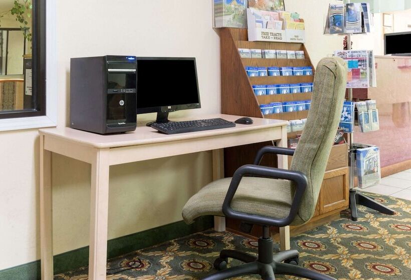 בית מלון כפרי Days Inn By Wyndham Mount Vernon