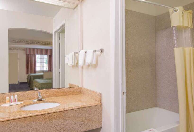 فندق Days Inn By Wyndham Nacogdoches/sfa University/downtown