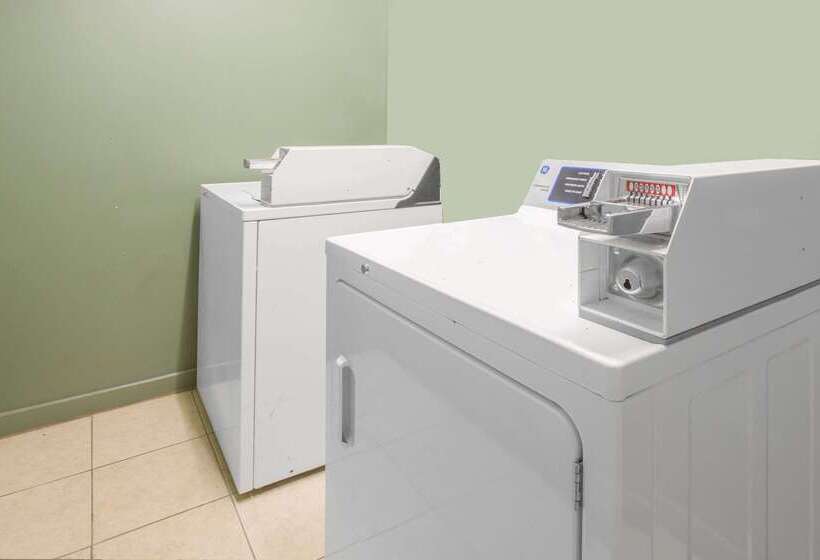 فندق Days Inn By Wyndham Nacogdoches/sfa University/downtown