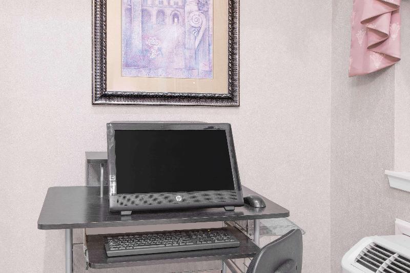 فندق Days Inn By Wyndham Nacogdoches/sfa University/downtown