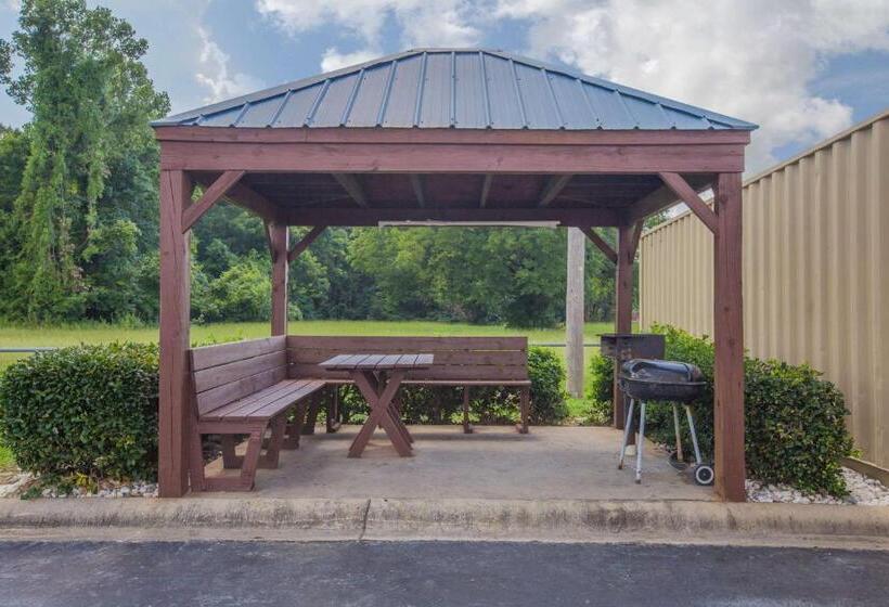 فندق Days Inn & Suites By Wyndham Pine Bluff