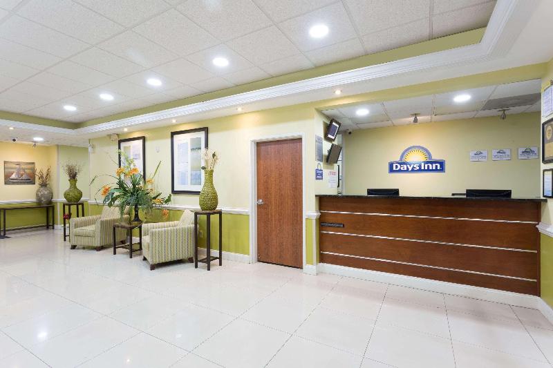 فندق Days Inn & Suites By Wyndham Savannah North I95