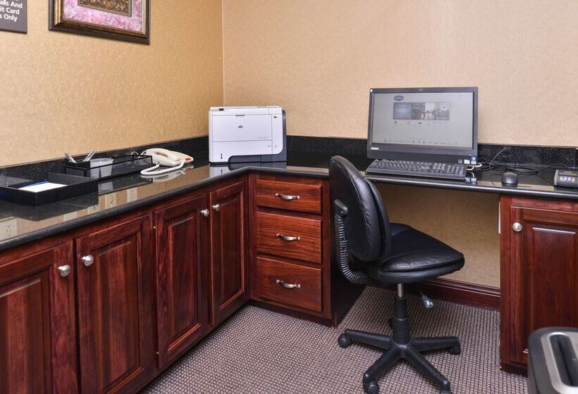 בית מלון כפרי Hampton Inn & Suites Muncie