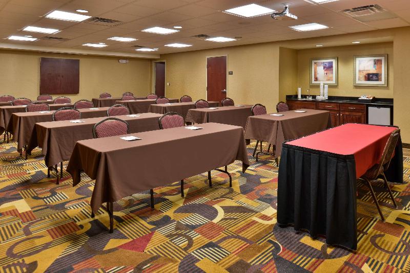 בית מלון כפרי Hampton Inn & Suites Muncie