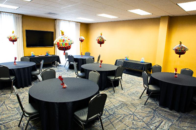 هتل Holiday Inn Express Harrisburg West, An Ihg