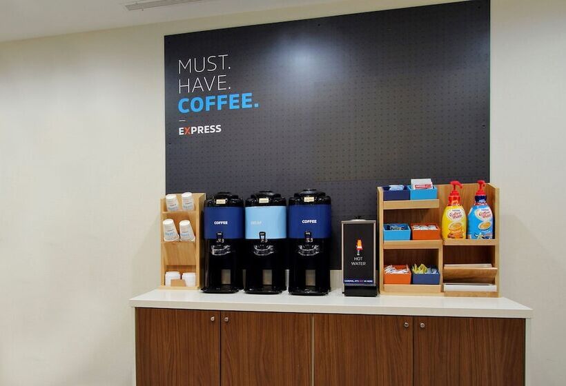 هتل Holiday Inn Express & Suites   Huntsville Airport, An Ihg