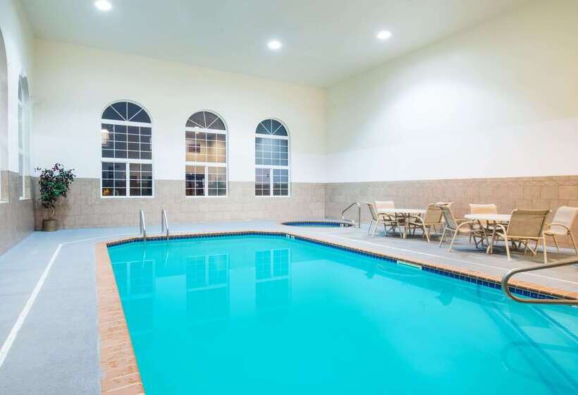 Howard Johnson By Wyndham Oacoma Hotel & Suites