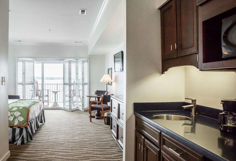 Island Inn & Suites, Ascend Hotel Collection