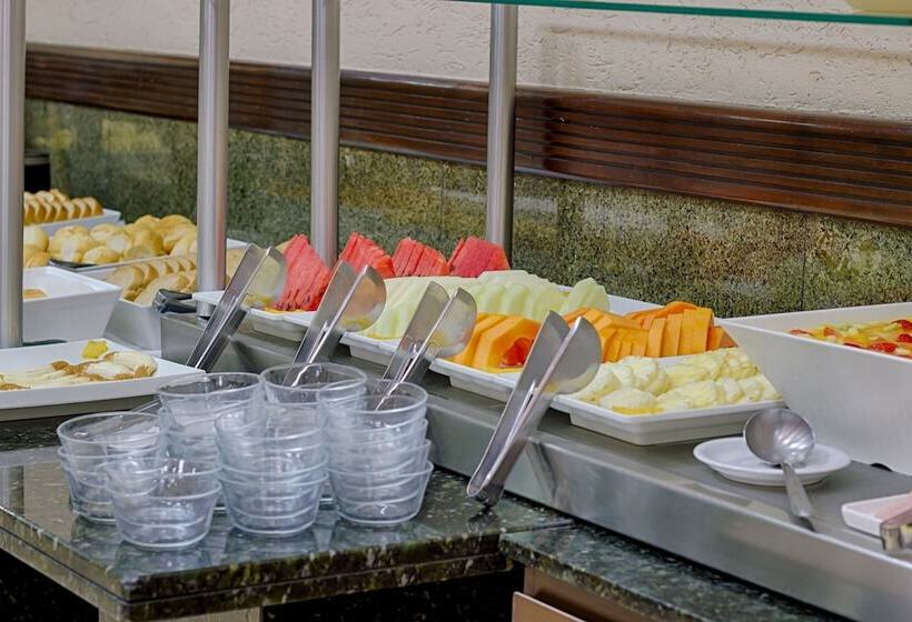 בית מלון כפרי Nacional Inn Curitiba Estação Shopping