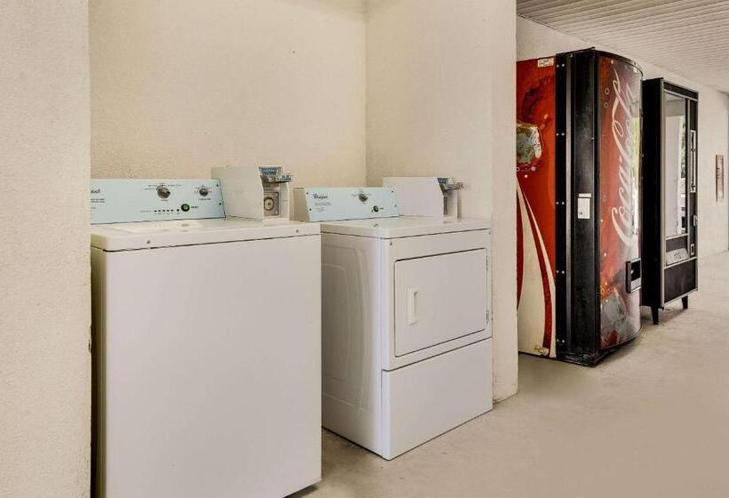 فندق Rodeway Inn