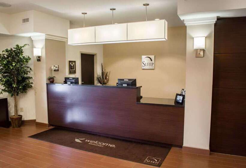 Отель Sleep Inn & Suites Harbour Pointe